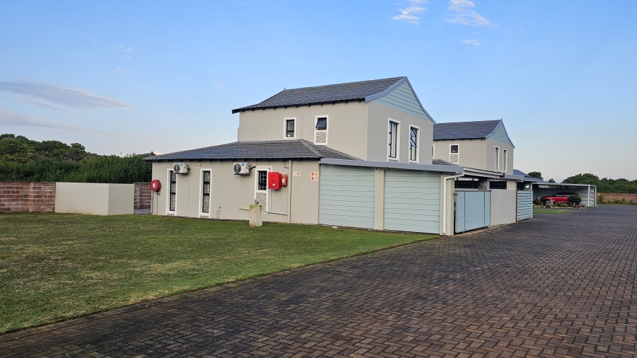 4 Bedroom Property for Sale in Paradise Beach Eastern Cape